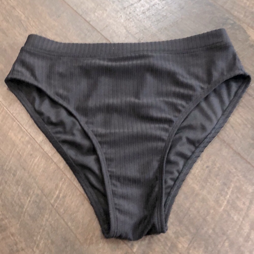 TARGET HIGHT WAISTED BIKINI BLK BOTTOMS SIZE M